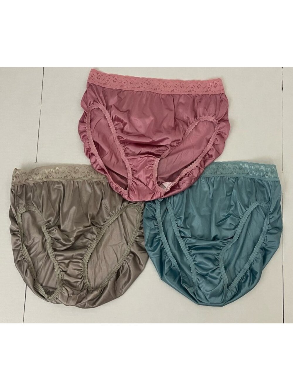 Hanes 100% Nylon Panties Women's 10 High Cut Lace Waistband Shiny 3pr NWOT